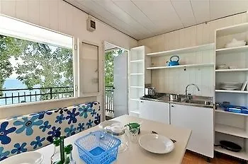 Happy Camp Mobile Homes In Cisano San Vito Kemp 4*