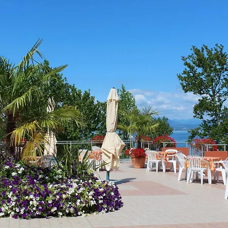 Happy Camp Mobile Homes In Cisano San Vito Kemp 4*